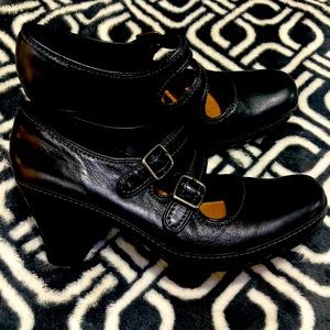 Clark Artisan leather heals 7 1/2